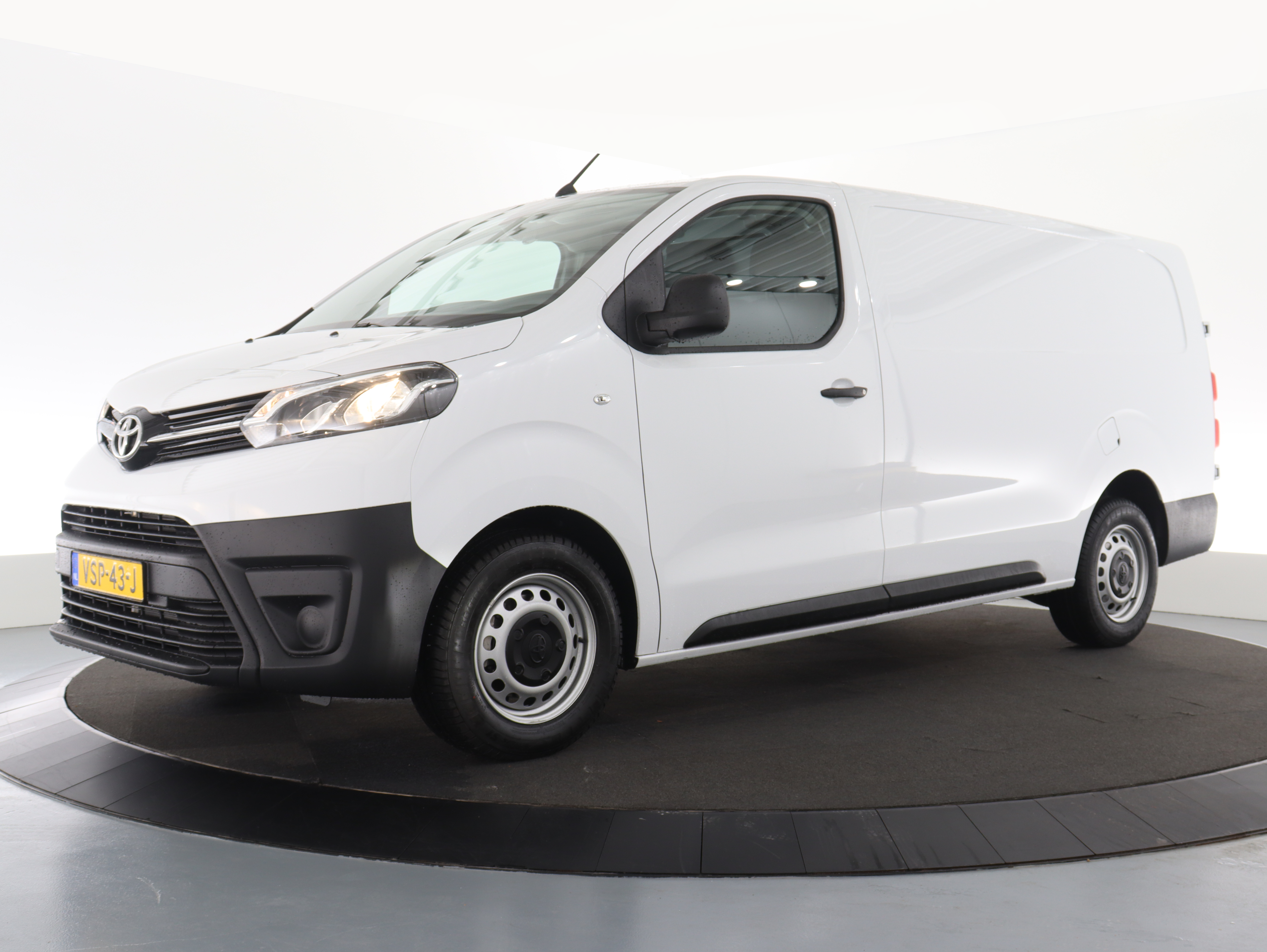 Blankert Autoverhuur Zwolle: L-klasse
DAG €75,- / WEEKEND €115,- / WEEK €395,- incl. BTW